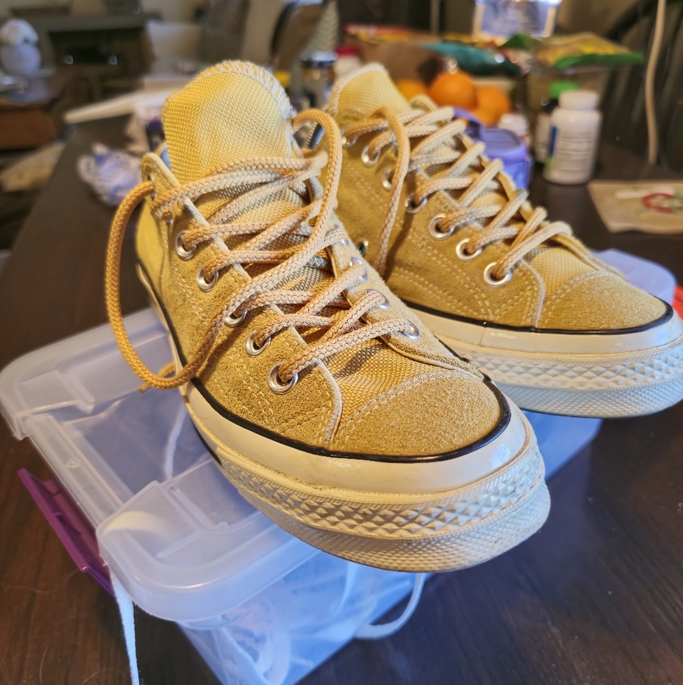 Men yellow converse